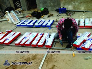 gia cố khung kết cấu cho biển alu
