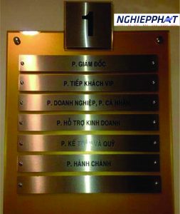 biển chỉ dẫn lối đi trong tòa nhà, khu văn phòng