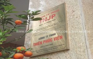 biển inox mạ mầu giá rẻ hà nội
