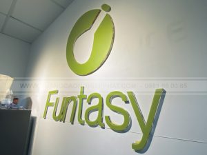 làm vách logo văn phòng tại hà nội