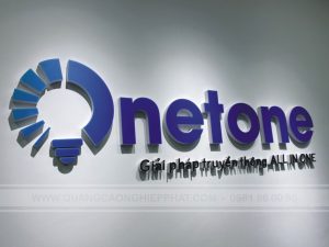 làm logo mica dán tường vách công ty