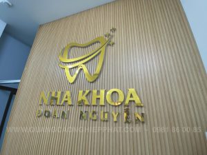 báo giá làm biển logo backrop văn phòng tại hà nội