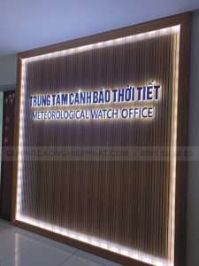 thi công logo bakcdrop vă phòng có gắn led