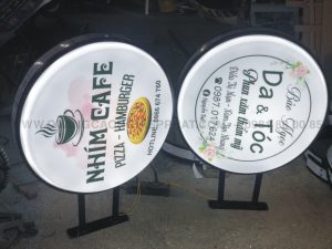 biển vẫy hộp mica phổ biến trên thị trường đông anh