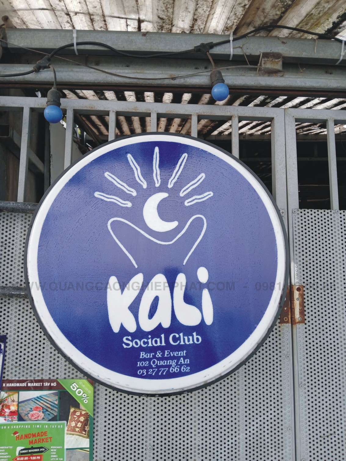 bien vay hop den quan bar tai dong anh